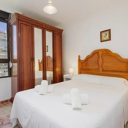 Beachfront With Panoramic Sea Views, Private Parking, Swimming Pools And Mini Golf דירה