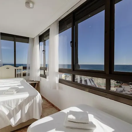 Beachfront With Panoramic Sea Views, Private Parking, Swimming Pools And Mini Golf דירה *