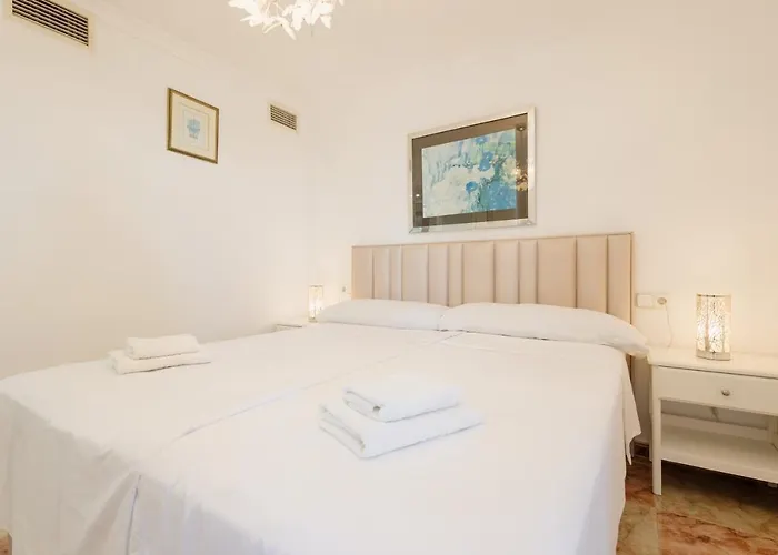 Beachfront With Panoramic Sea Views, Private Parking, Swimming Pools And Mini Golf Torremolinos