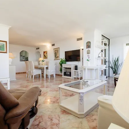 Apartamento Beachfront With Stunning Views In *