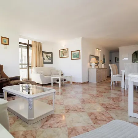 Beachfront With Stunning Views In Apartamento