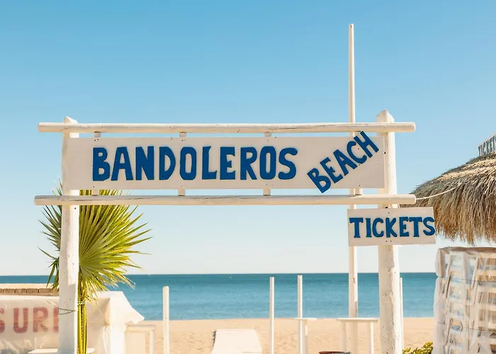 Beachfront With Panoramic Sea Views, Private Parking, Swimming Pools And Mini Golf Torremolinos