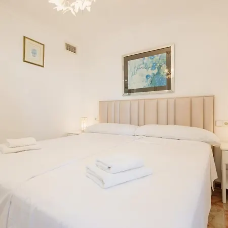 Beachfront With Panoramic Sea Views, Private Parking, Swimming Pools And Mini Golf Торремолинос